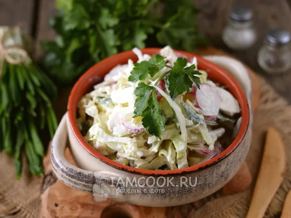 Фото блюда: Салат из капусты с грибами, яйцом и черемшой