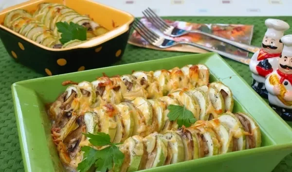 Фото блюда: Кабачки с шампиньонами и картофелем