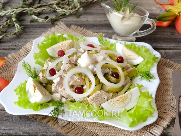 Фото блюда: Салат с курицей и маринованными огурцами