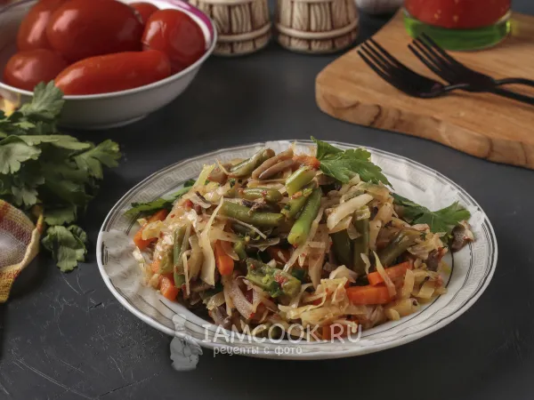 Фото блюда: Тушёная капуста с грибами и стручковой фасолью