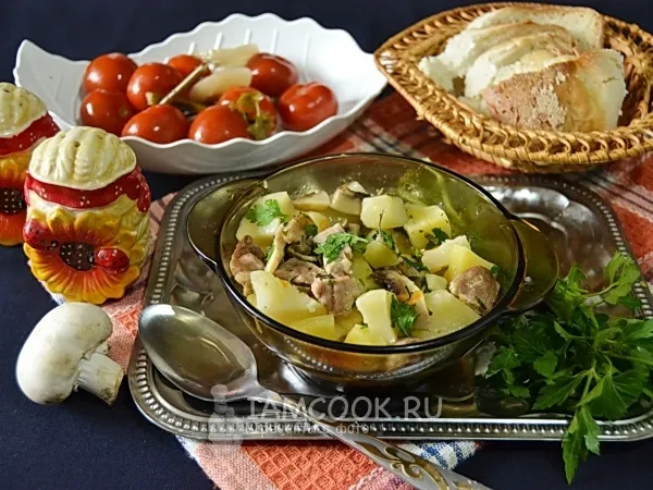 Фото блюда: Картошка с мясом и грибами в мультиварке