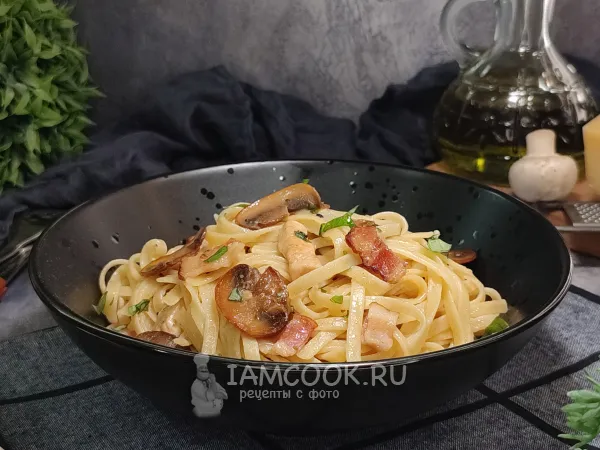 Фото блюда: Паста с грибами, курицей и беконом