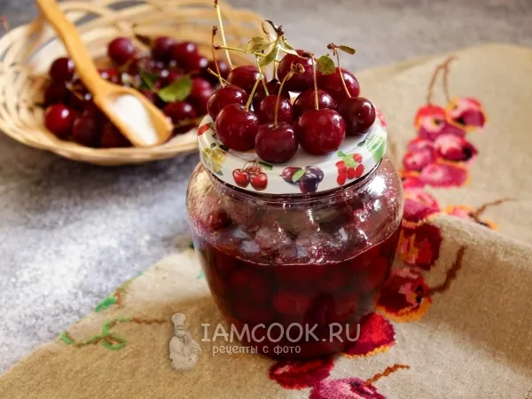 Фото блюда: Вишня в собственном соку с косточками