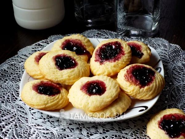 Фото блюда: Песочное печенье на маргарине с вареньем