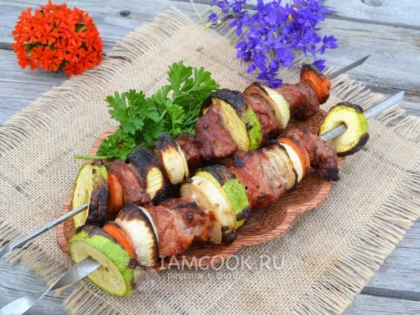 Фото блюда: Свиной шашлык с овощами на углях
