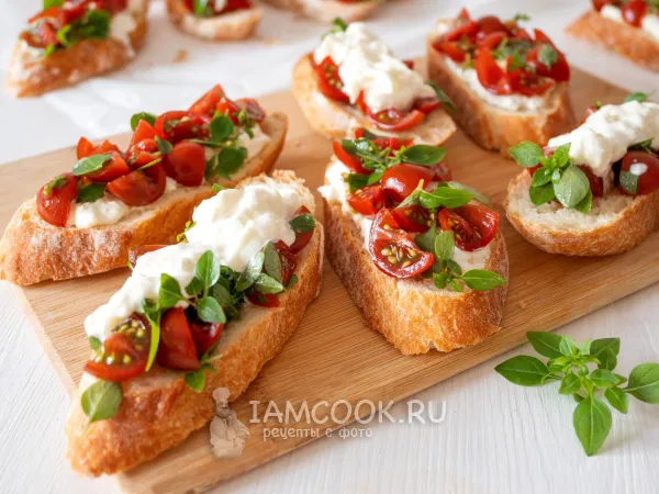 Фото блюда: Брускетта со страчателлой и томатами