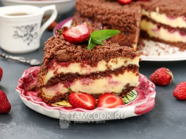 Фото блюда: Пирог с шоколадной крошкой, творогом и клубникой