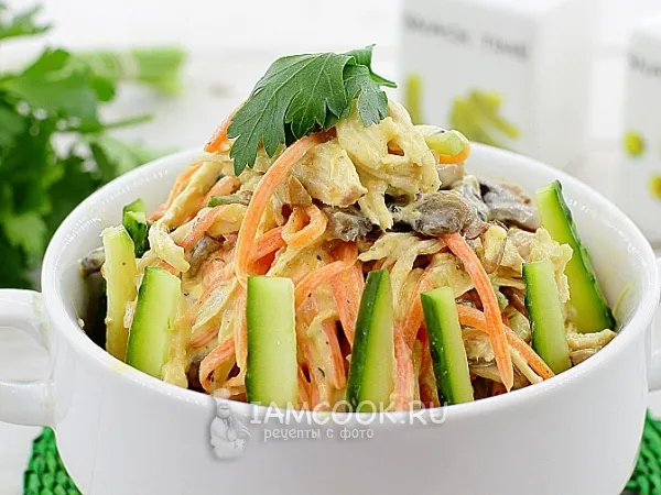 Фото блюда: Салат с курицей, грибами и корейской морковкой