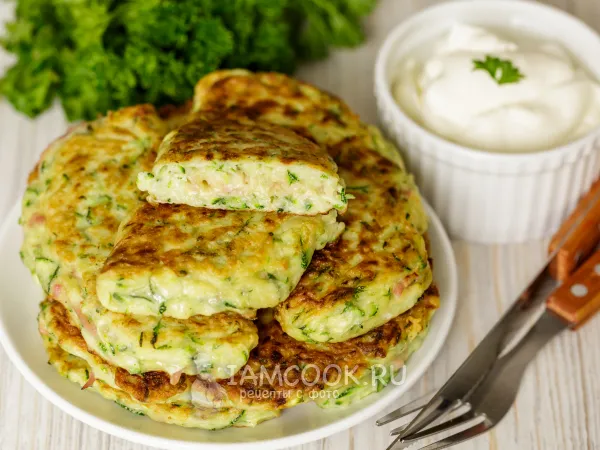 Фото блюда: Чебуреки из кабачков с сыром и ветчиной