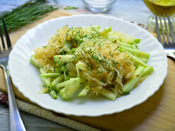 Фото блюда: Салат из квашеной капусты с яблоком