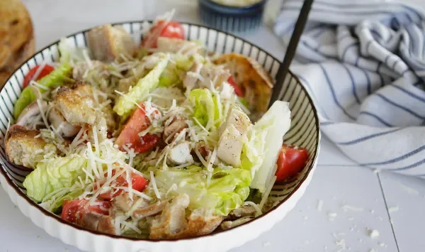 Фото блюда: Салат Цезарь с романо и курицей