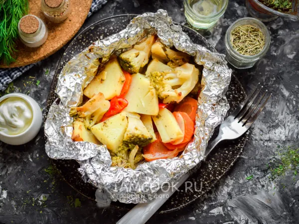 Фото блюда: Овощи в фольге в духовке в соевом соусе