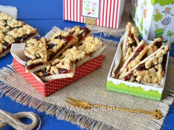 Фото блюда: Печенье с вареньем и тертым тестом сверху