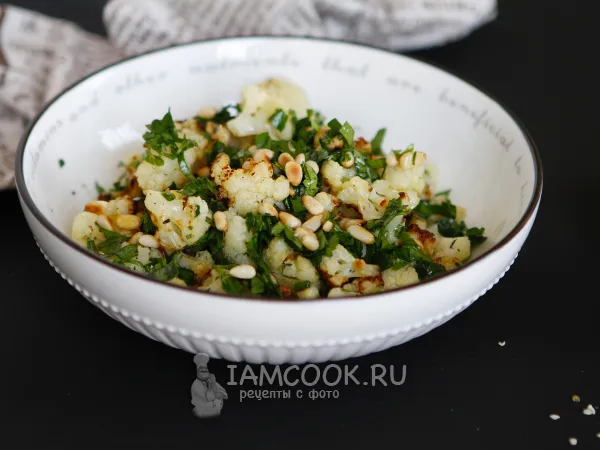 Фото блюда: Салат из цветной капусты с петрушкой