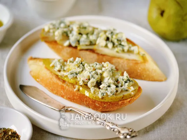 Фото блюда: Брускетта с грушей и горгонзолой