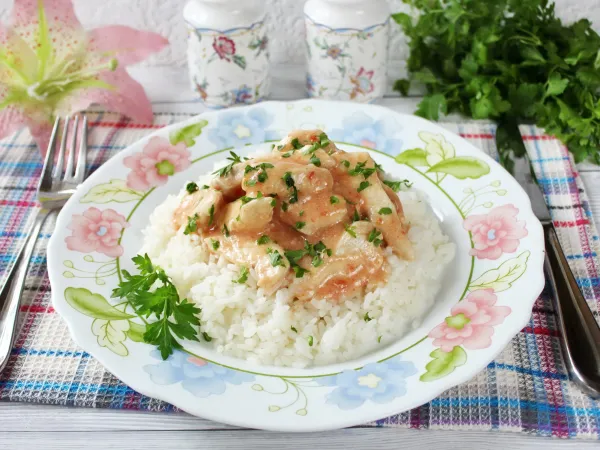 Фото блюда: Курица в сливочно-томатном соусе