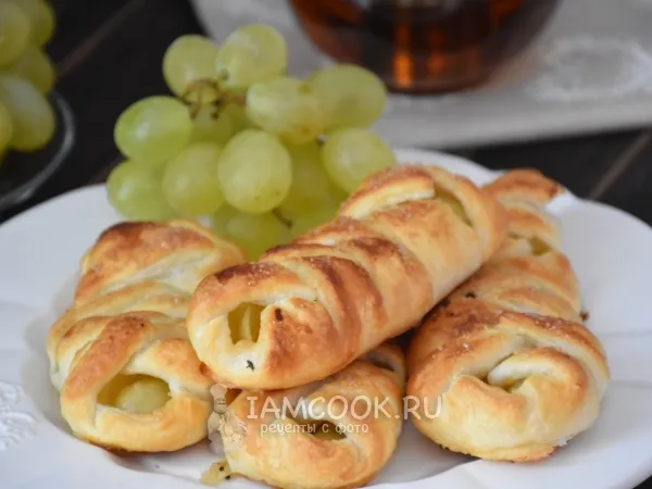 Фото блюда: Слойки с виноградом