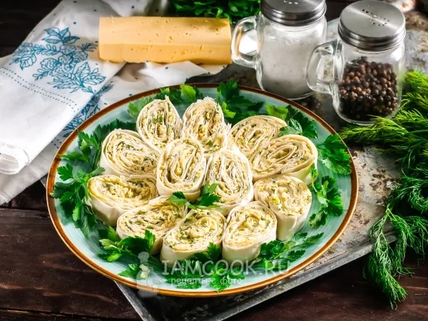 Фото блюда: Рулет из лаваша с сыром и зеленью