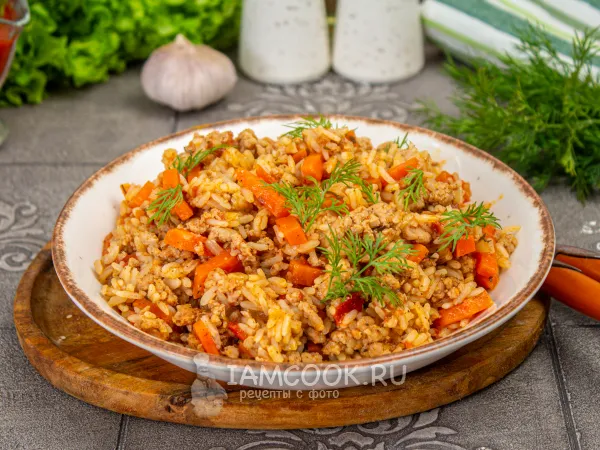 Фото блюда: Рис с фаршем на сковороде с томатной пастой