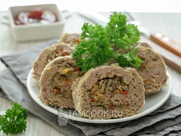 Фото блюда: Рулет из фарша с грибами и овощами