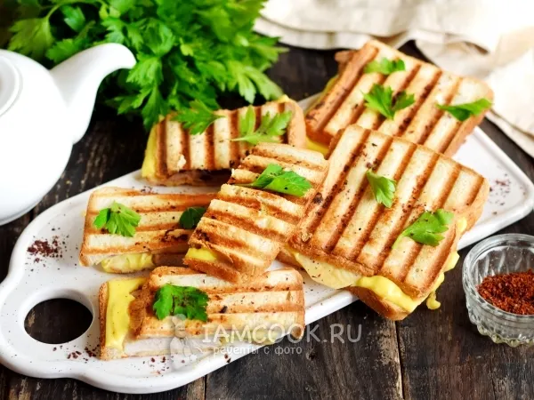 Фото блюда: Сэндвич с индейкой, яблоком и сыром