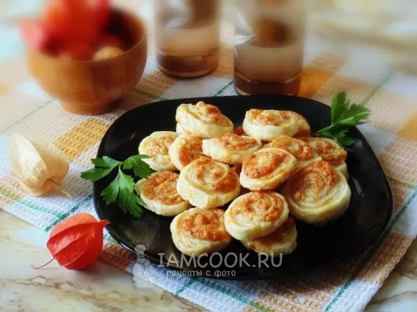 Фото блюда: Спиральки из слоеного теста с сыром