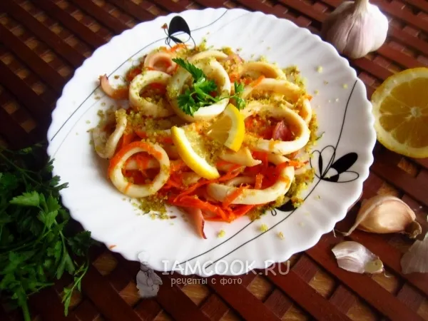 Фото блюда: Кальмар с морковью и хлебной крошкой