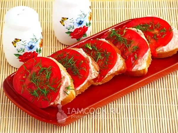 Фото блюда: Бутерброды с куриным паштетом и сыром