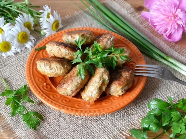 Фото блюда: Биточки из куриного фарша с капустой и морковью