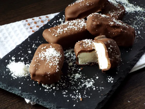 Фото блюда: Глазированный сырок с кокосом