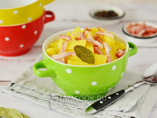 Фото блюда: Тушеная картошка с беконом