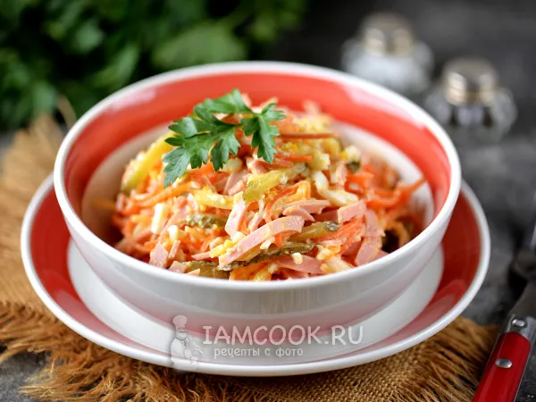 Фото блюда: Салат с вареной колбасой и корейской морковью