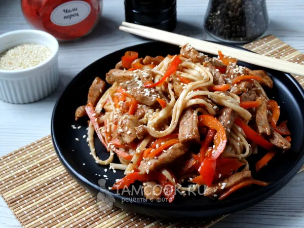 Фото блюда: Удон со свининой в кисло-сладком соусе