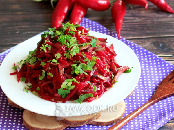Фото блюда: Салат из жареной свеклы с луком и огурцами