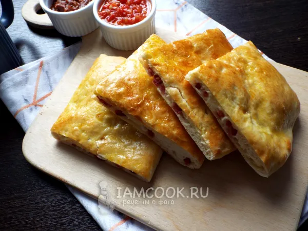 Фото блюда: Хачапури с колбасой и сыром