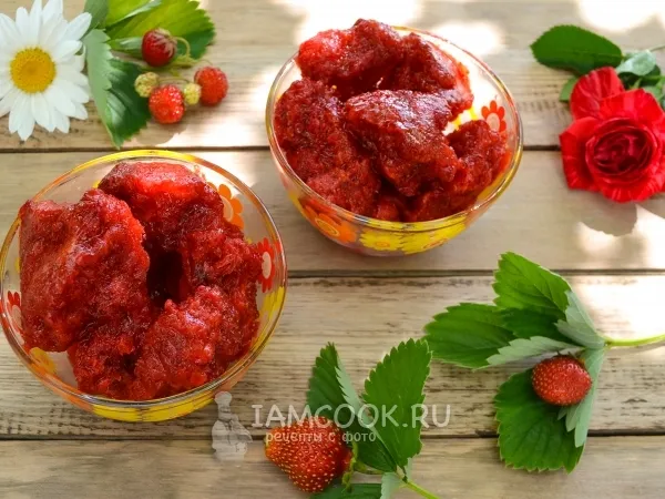 Фото блюда: Перетертая клубника с сахаром, замороженная на зиму