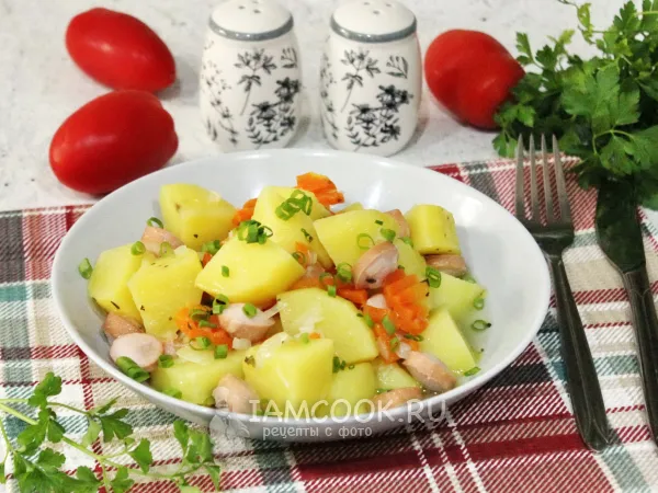 Фото блюда: Тушеная картошка с сосисками в мультиварке