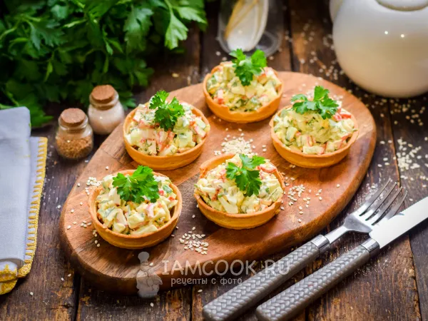 Фото блюда: Тарталетки с крабовыми палочками, яйцом и огурцом