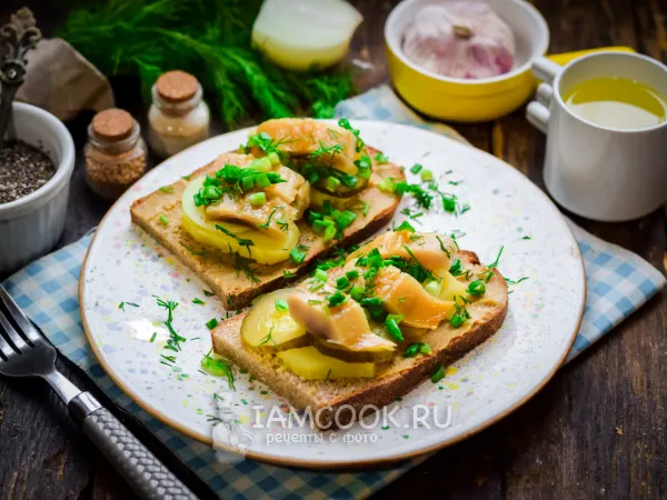 Фото блюда: Бутерброды с копченой сельдью и картофелем