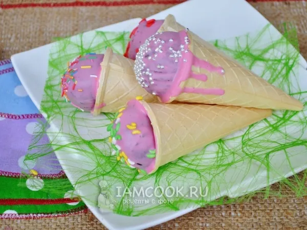 Фото блюда: Кейк-попсы в рожке для мороженого