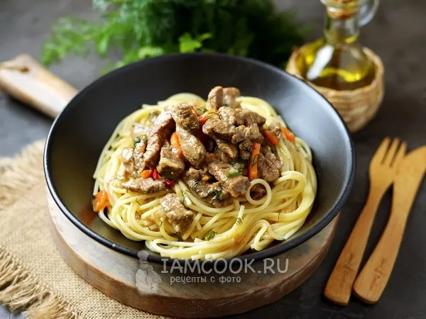 Фото блюда: Тушеная говядина с луком и морковью