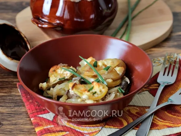 Фото блюда: Картошка с грибами в горшочках