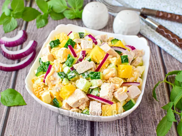 Фото блюда: Салат «Императрица» с курицей и ананасами