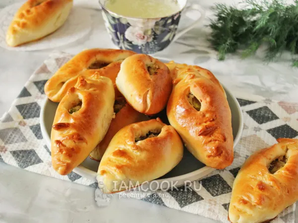 Фото блюда: Расстегай с рыбой и картошкой