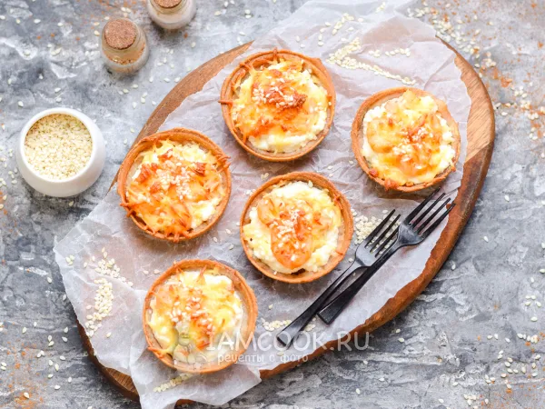 Фото блюда: Тарталетки с креветками, запеченные в духовке под сыром