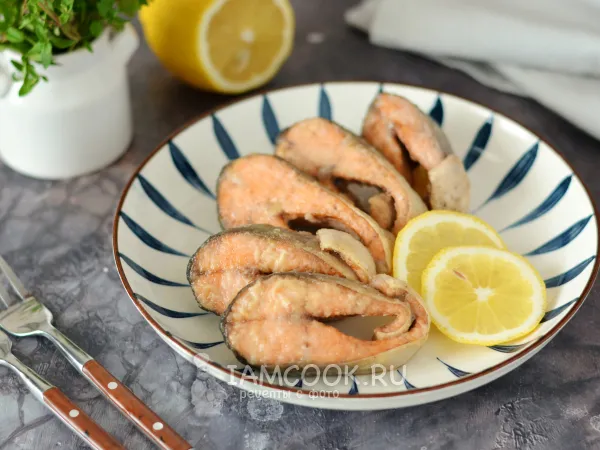 Фото блюда: Жареная горбуша в муке на сковороде