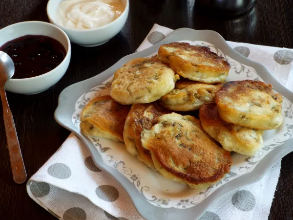 Фото блюда: Оладьи с щавелем на кефире