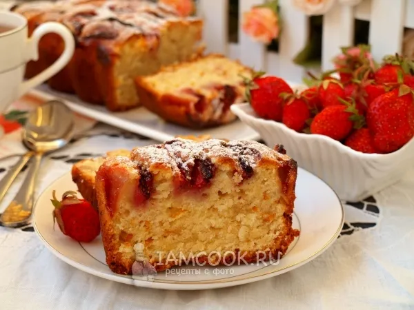 Фото блюда: Кекс с клубникой на сметане