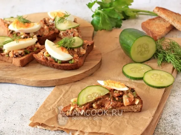 Фото блюда: Бутерброды с килькой в томате