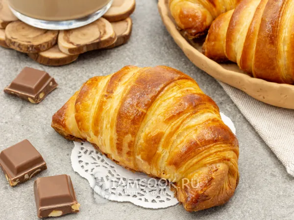 Фото блюда: Круассаны из слоеного дрожжевого теста (+тесто)